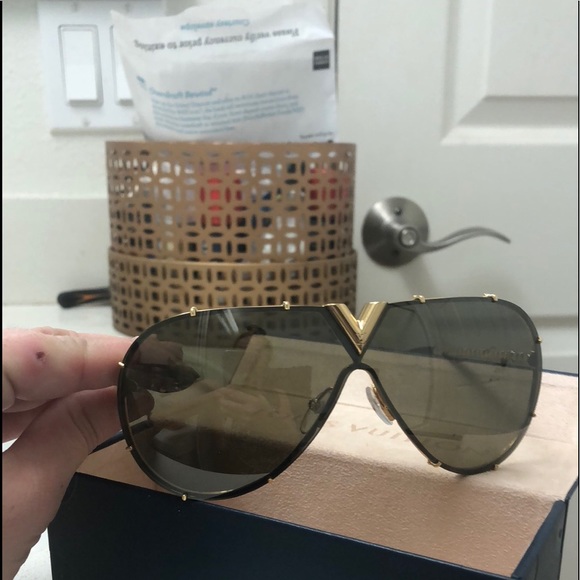 HER Sunglasses by LV - Picture 2 of 4